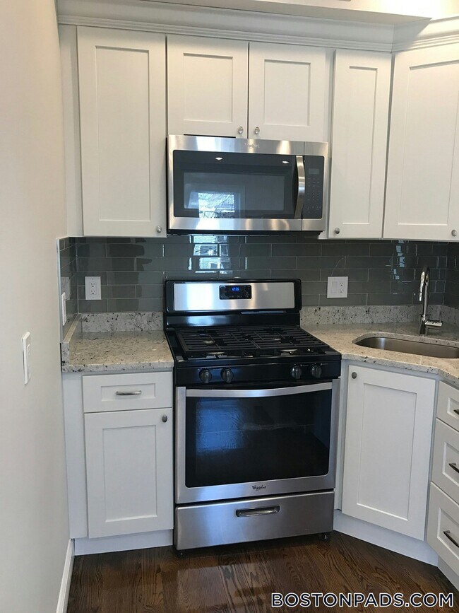 Building Photo - 19 Perrin St