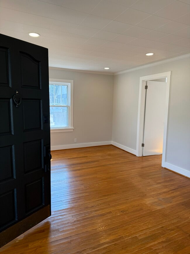 Imagen 1 de la sala de estar - 205 44th Ave N