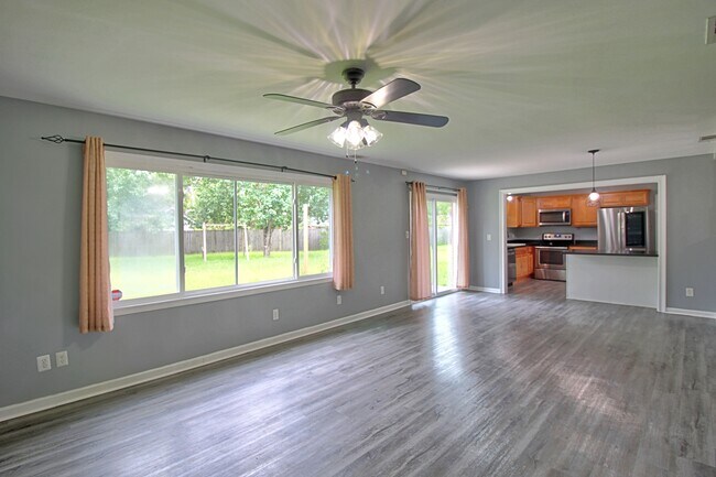 Building Photo - 511 Red Oak Rd