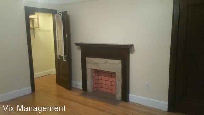 Building Photo - 165 E Hazelhurst St