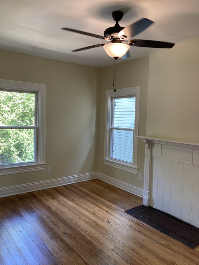 Main bedroom - 834 N Augusta St