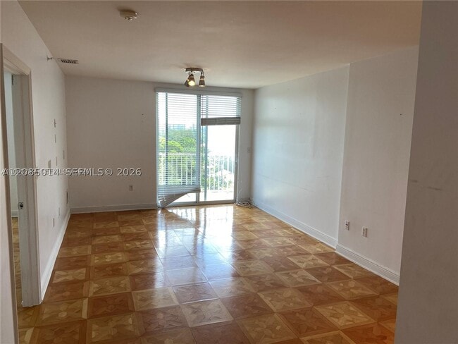 Building Photo - 2550 SW 27th St