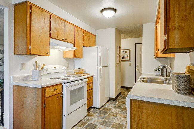 Foto del edificio - Spacious and immaculate one bedroom! Heat ...