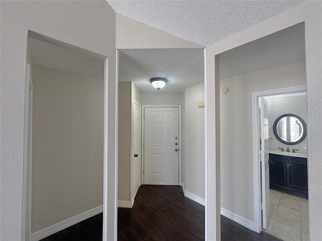 Building Photo - 3147 Royal Gable Dr