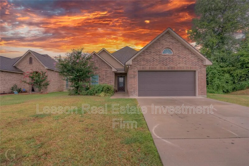 Foto principal - 652 Riverscape Dr