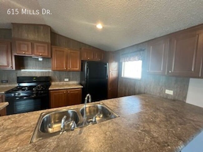 Foto del edificio - 615 N Mills Dr