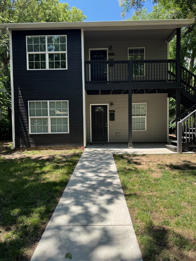 Primary Photo - 247 N Elizabeth St