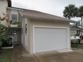 Building Photo - 1345 Capri Dr