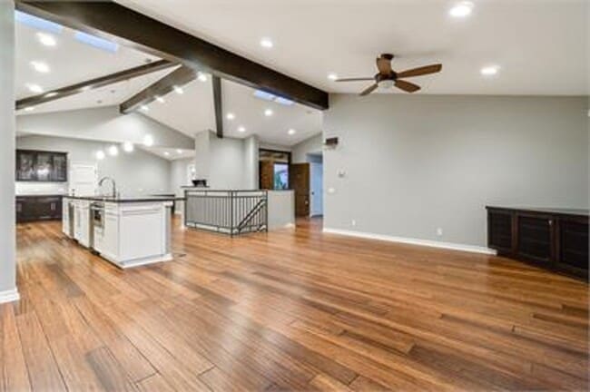 Building Photo - Large 5 bed Masterpiece Home with Back Bay...