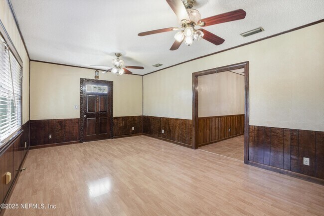 Foto del edificio - 1546 River Hills Cir W