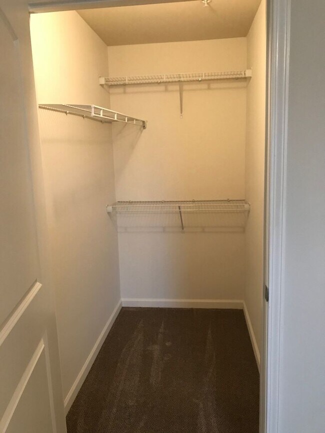 Foto del edificio - 4705 Pennoak Ln