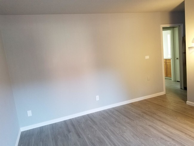 Building Photo - 258 Evergreen Rd