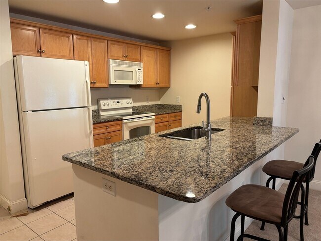 Foto del edificio - 1214 Emerald Ct