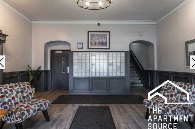 Foto del edificio - 739 W Belmont Ave