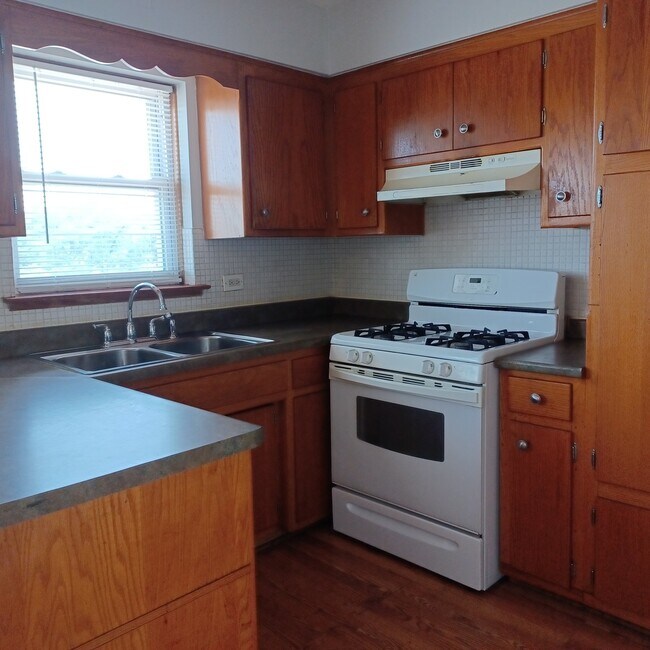 Building Photo - 4738 W 87th St