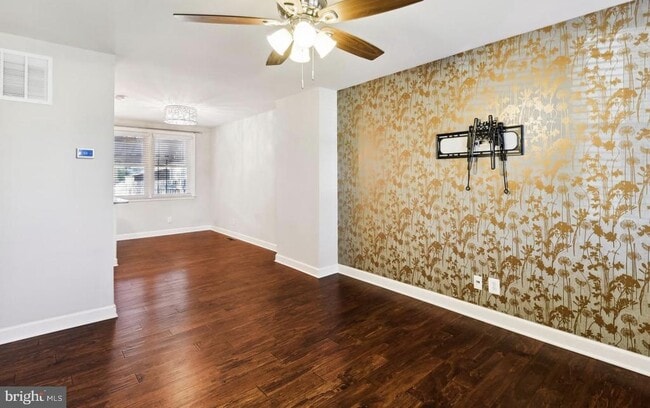 Foto del edificio - 423 Oakwood Rd