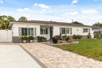 Building Photo - 6027 43rd Terrace N