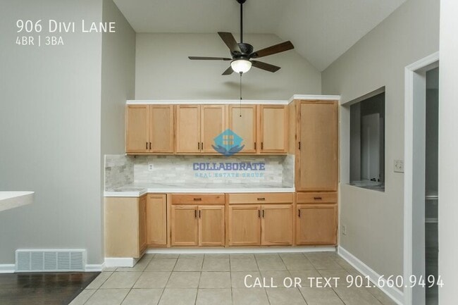 Building Photo - 906 Divi Ln