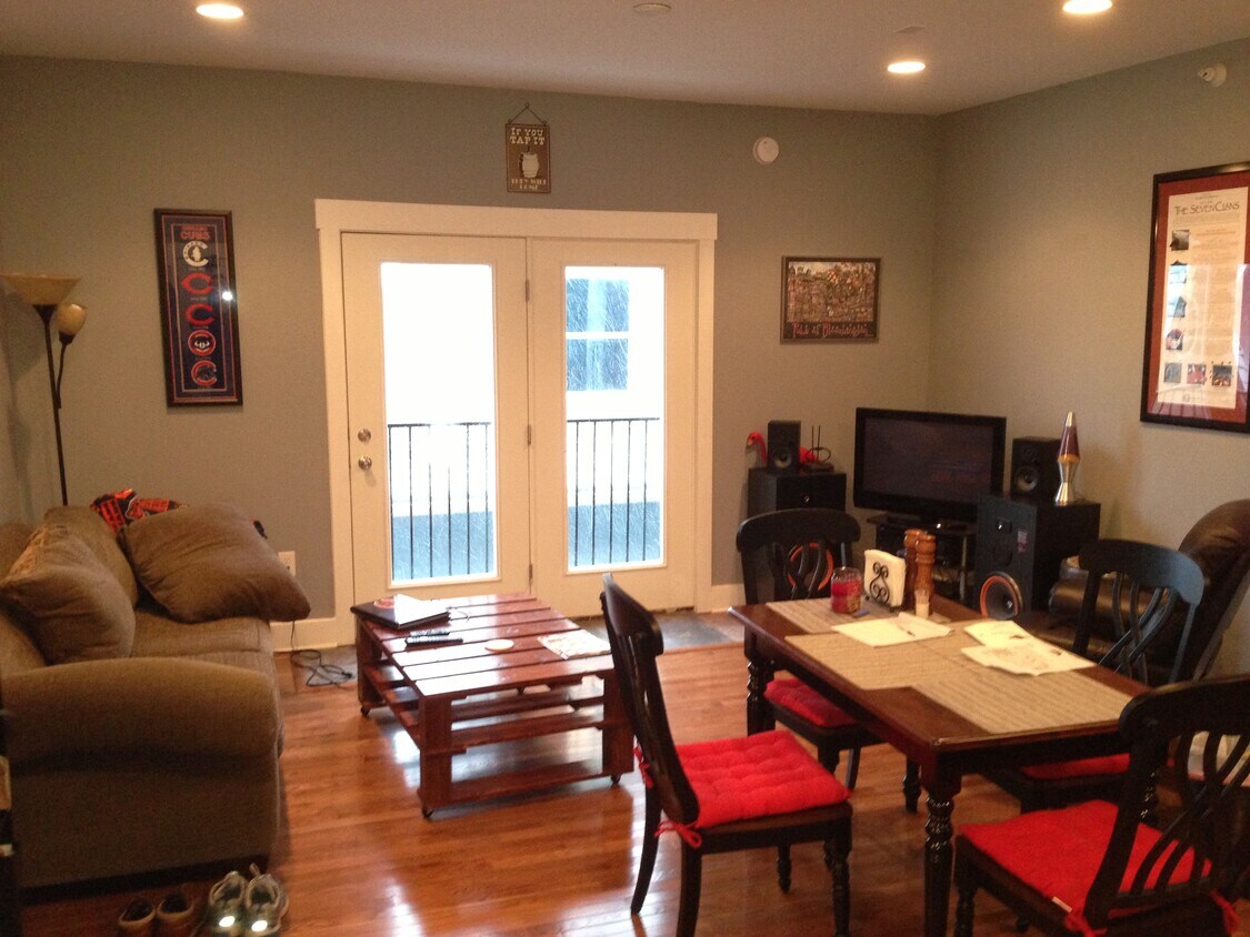 Foto principal - 703 N Walnut St