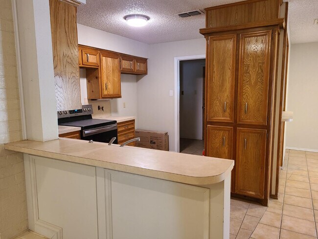 Building Photo - 106 Troy Ave