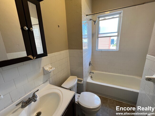 Building Photo - 8-8 Sunset St