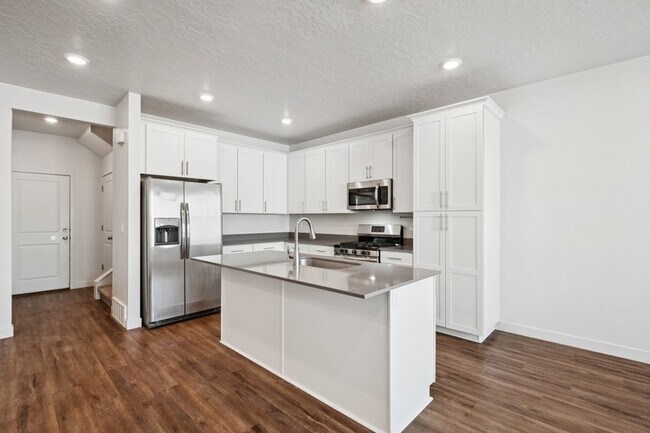 Foto del edificio - 102 E Grant Ln