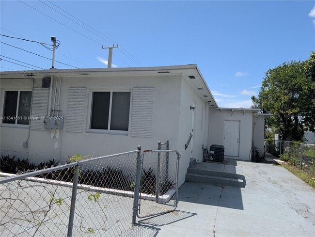 Building Photo - 1108 N 19th Ave