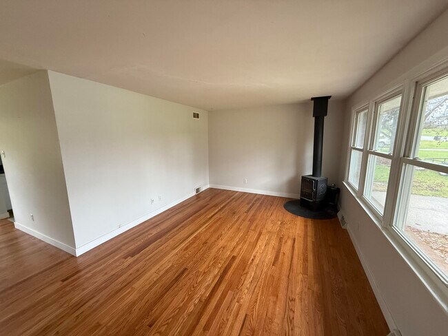 Foto del edificio - 211 Bourn Ave