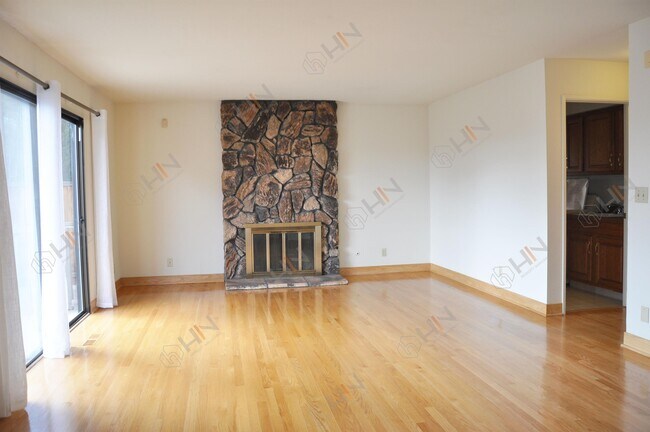 Foto del edificio - 5605 Lynwood Ct