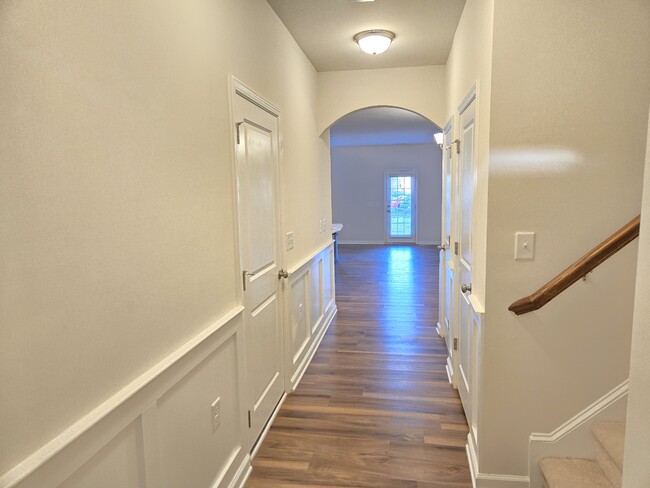 Entrance hallway - 6190 Beale Loop