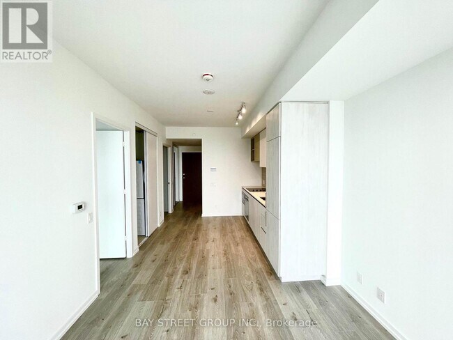 Photo du bâtiment - 1000-1000 Portage Pkwy