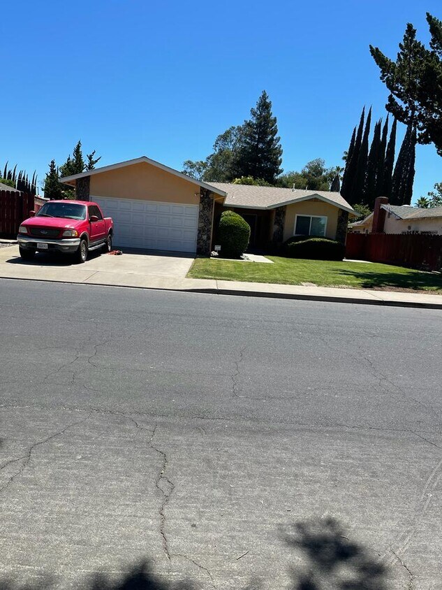 1016 Lillian Dr, Modesto, CA 95355 House Rental in Modesto, CA