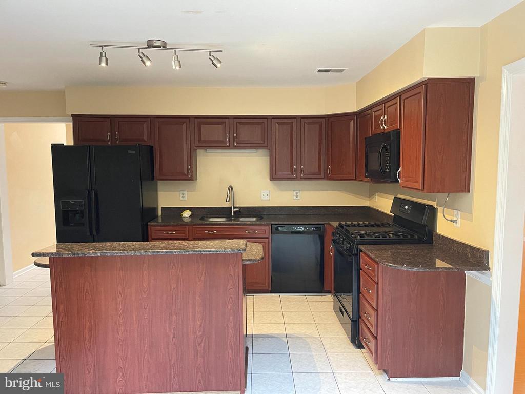 Primary Photo - 904 Broad Oaks Dr