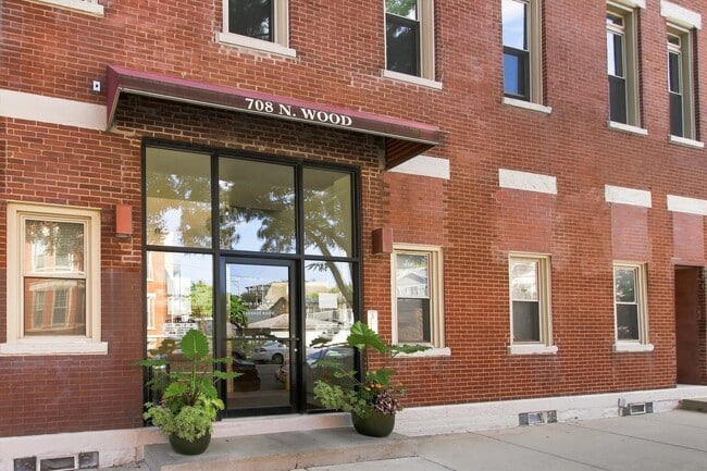 Building Photo - 708 N Wood St