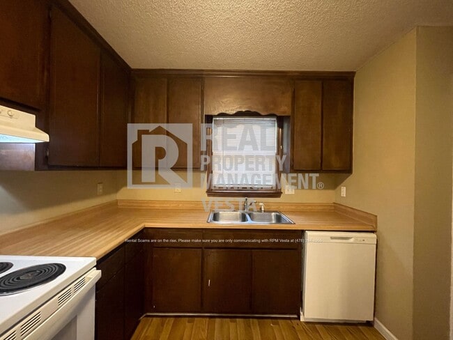 Building Photo - 932 S Confederate Dr