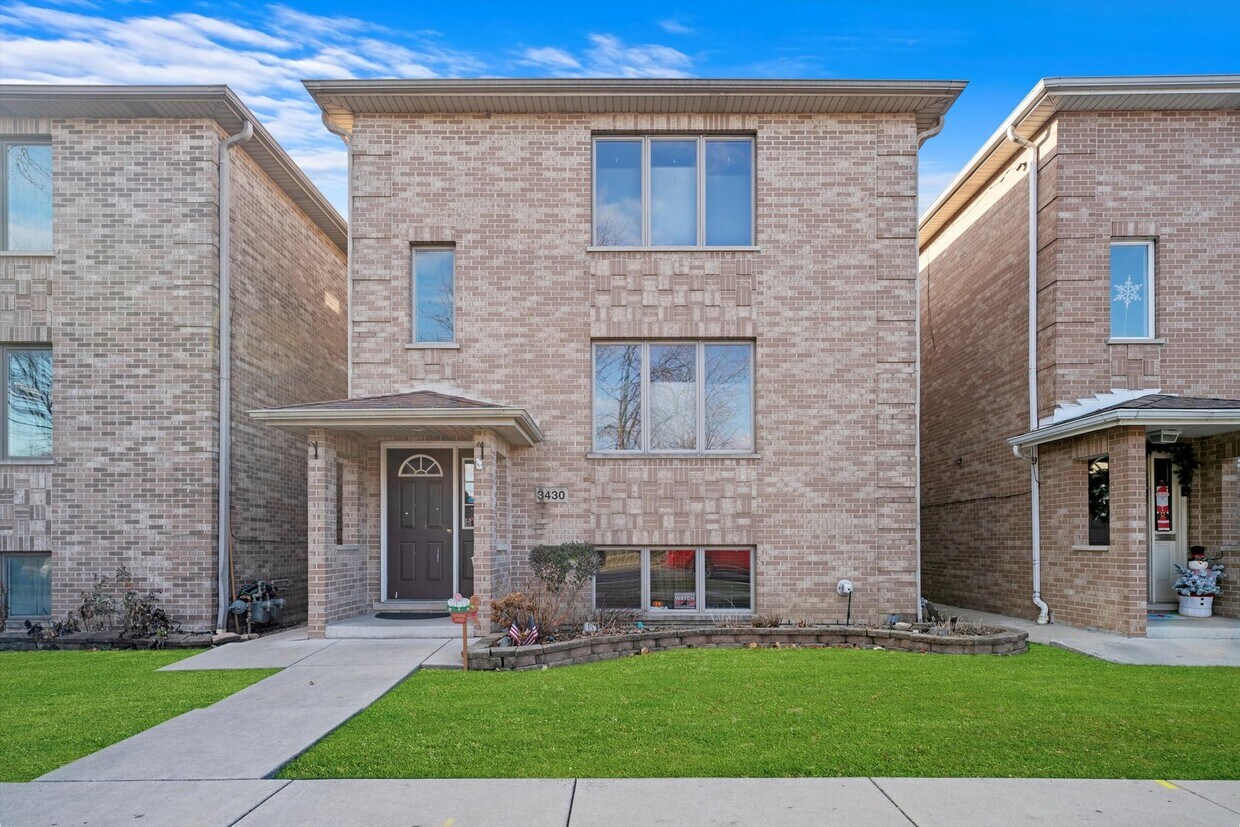 3430 Cuyler Ave, Berwyn, IL 60402 Townhome Rentals in Berwyn IL