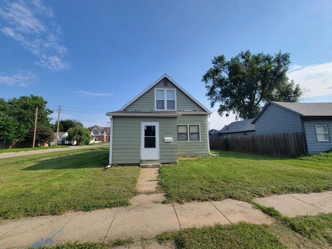Primary Photo - 2 Bed 1 bath available