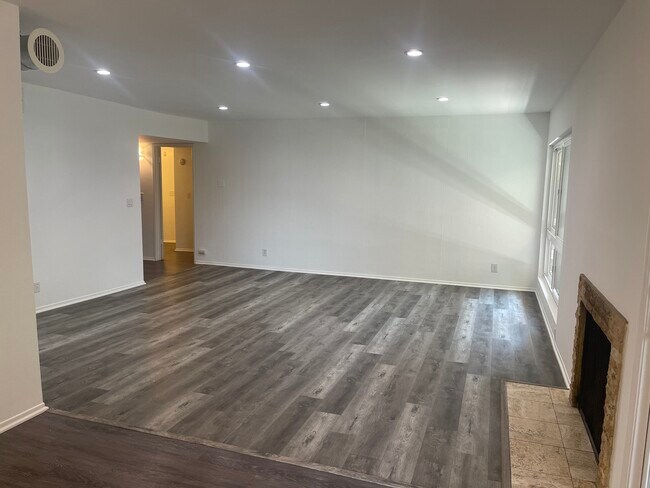 Foto del edificio - 1127 E Del Mar Blvd