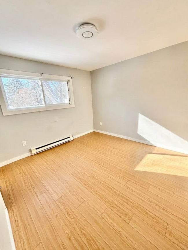 Photo du bâtiment - For Rent – Newly Renovated 2 Bedroom, 2 Ba...