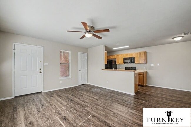 Building Photo - PERFECT 3/2 Duplex in AWESOME Fort Worth Location! ALL Kitchen Appliances Included ~ Full Size Wa...