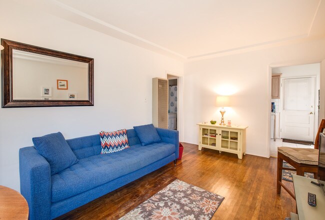 Foto del edificio - 706 N McCadden Pl