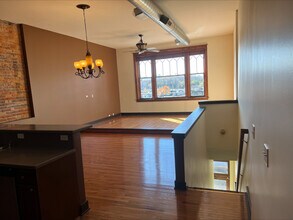 Building Photo - 26 E Downer Pl