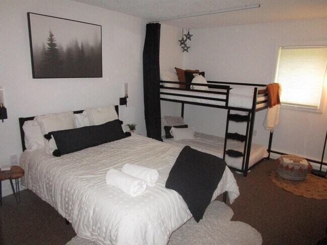 Foto del edificio - 113 Trailside Rd