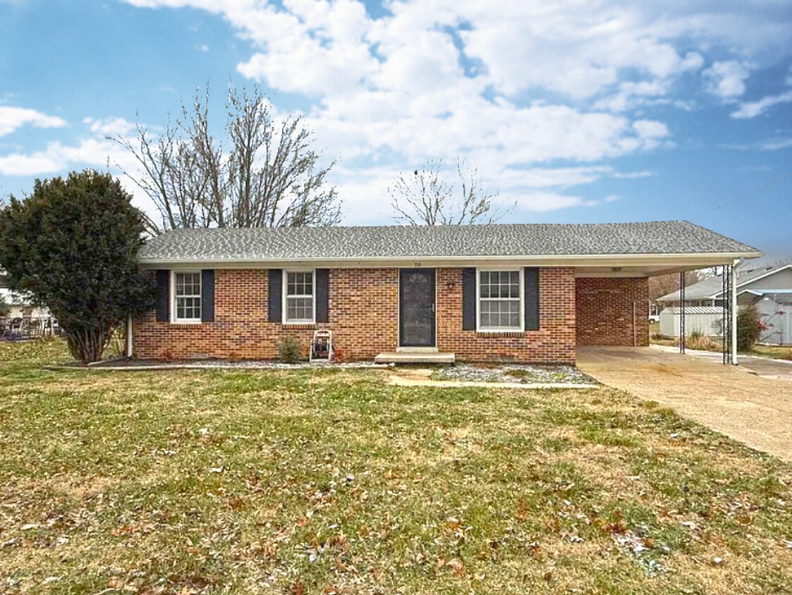 Foto principal - 3 bed with carport and garage