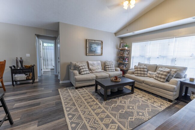 Foto del edificio - 4216 Kensington Garden Ct
