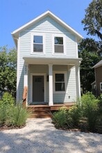 Building Photo - 952 Alexander St