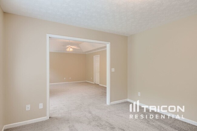 Building Photo - 828 Redan Way