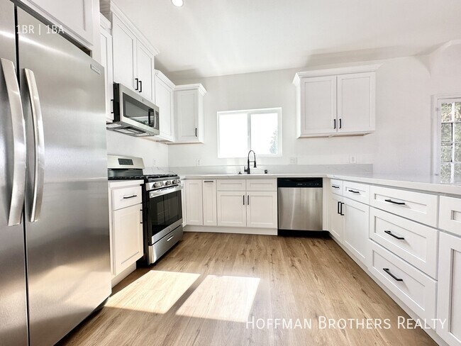 Building Photo - 2837 S Bronson Ave