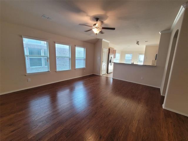 Foto del edificio - 8913 Eastwood Ave