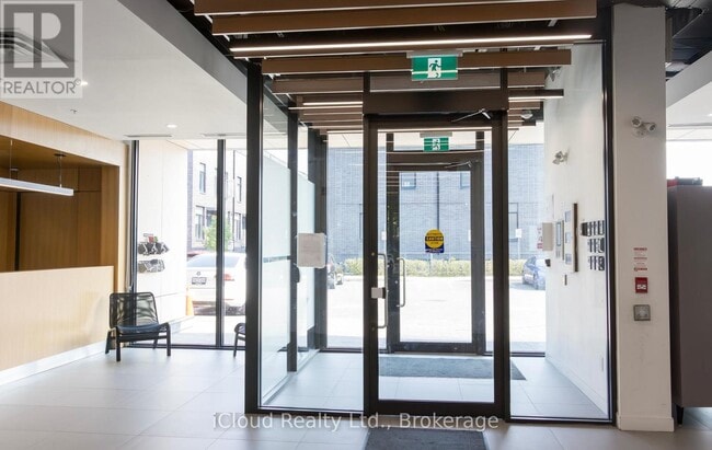 Building Photo - 1800 Simcoe St N